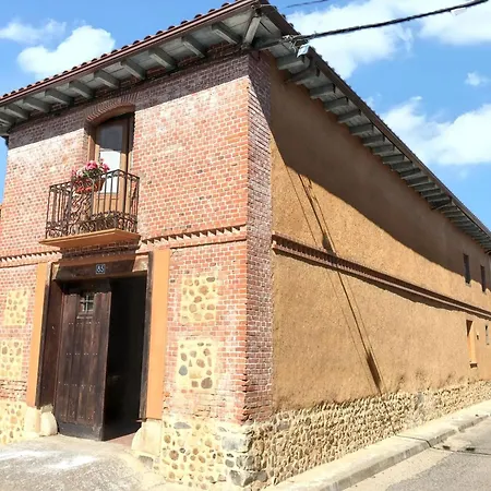 Cosy House In With Fenced Garden * Veguellina de Órbigo