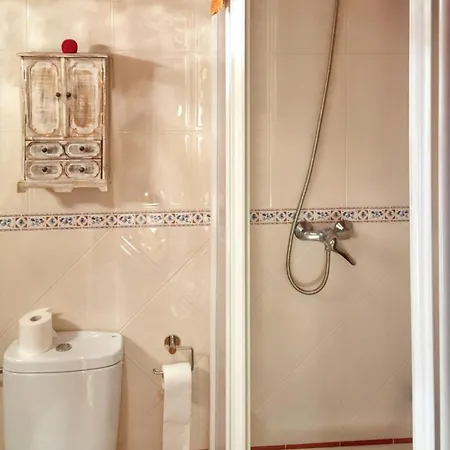 Casa vacanze Cosy House In With Fenced Garden