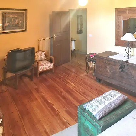 Cosy House In With Fenced Garden