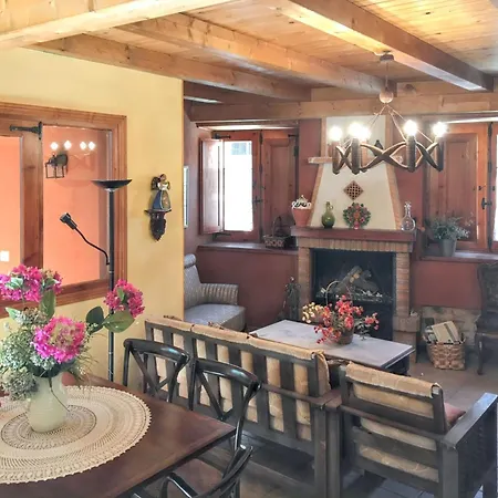 Cosy House In With Fenced Garden Tatil Evi Veguellina de Órbigo