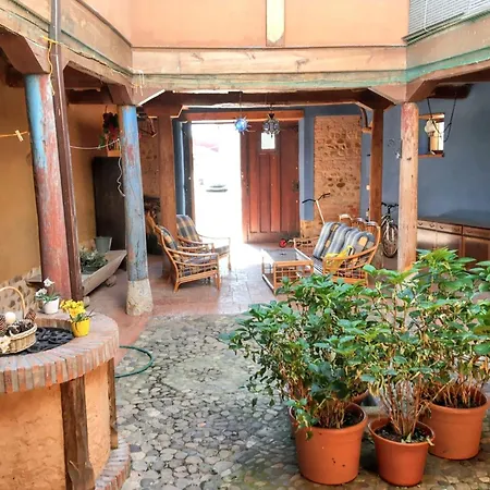 Cosy House In With Fenced Garden 펜션