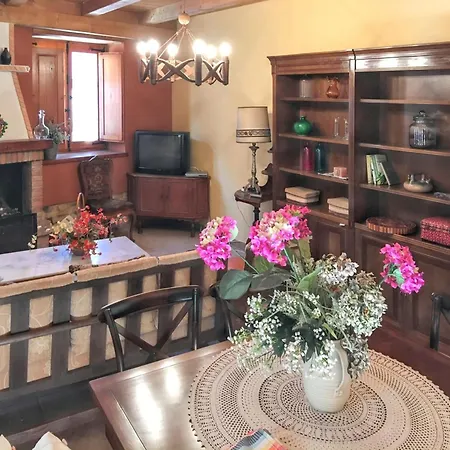 Cosy House In With Fenced Garden