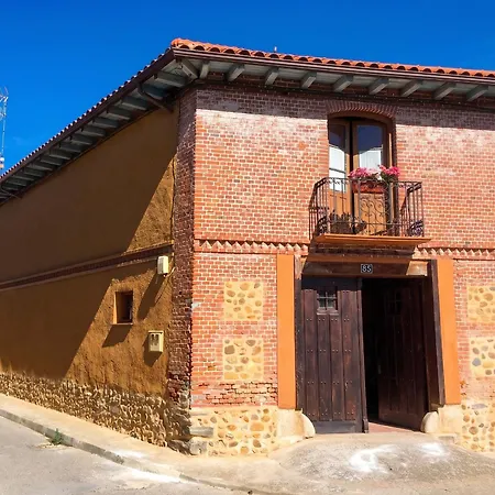 펜션 Cosy House In With Fenced Garden Veguellina de Órbigo