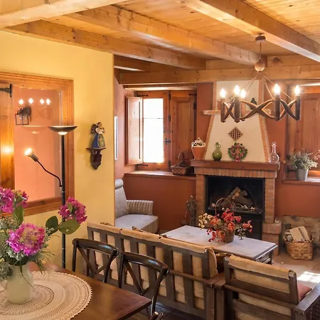 Cosy House In With Fenced Garden 펜션