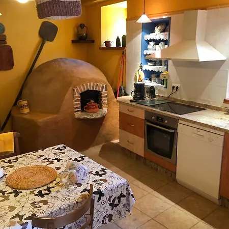 펜션 Cosy House In With Fenced Garden Veguellina de Órbigo