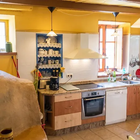 펜션 Cosy House In With Fenced Garden Veguellina de Órbigo