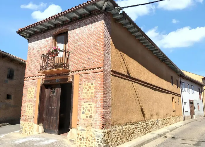 Cosy House In With Fenced Garden * Veguellina de Orbigo