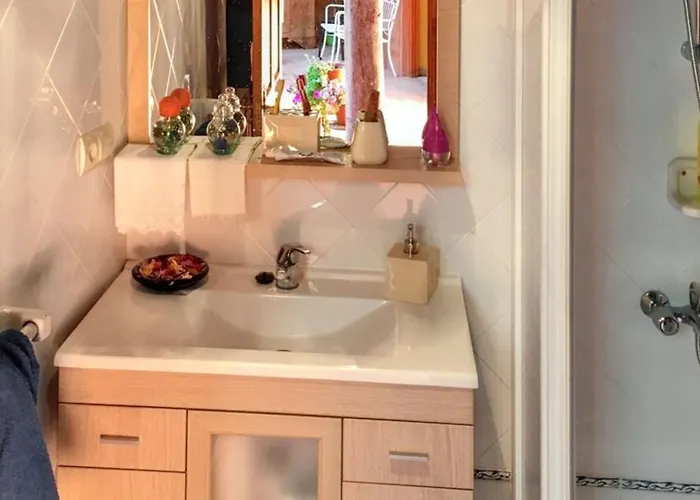 Cosy House In With Fenced Garden Дом отдыха