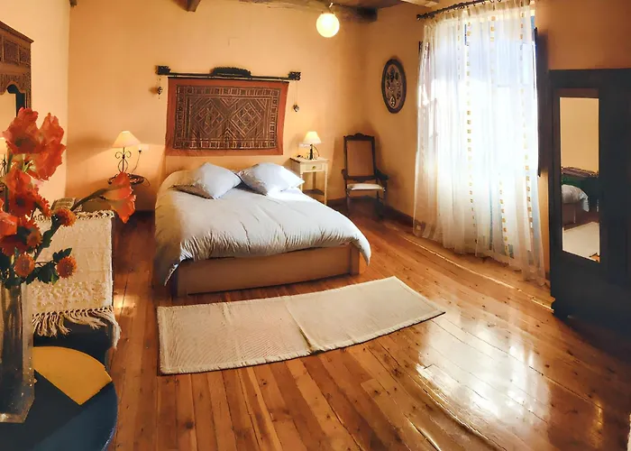 Дом отдыха Cosy House In With Fenced Garden *