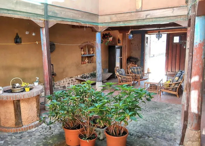 Cosy House In With Fenced Garden *