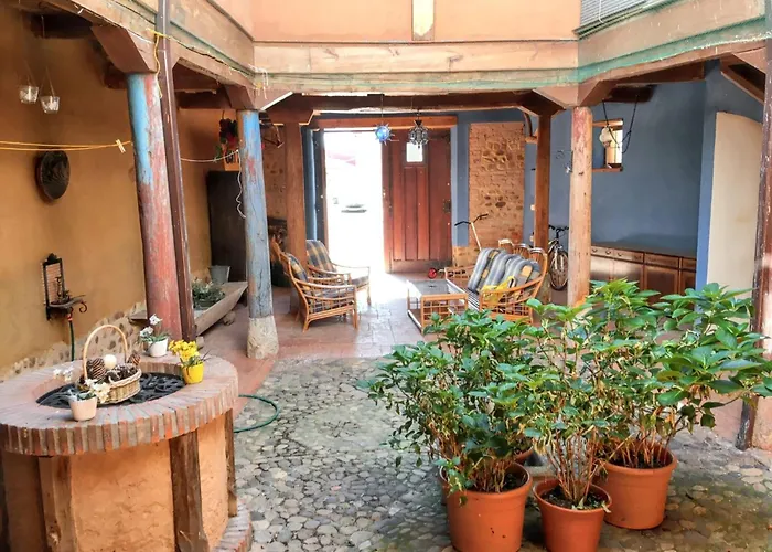 Cosy House In With Fenced Garden Дом отдыха