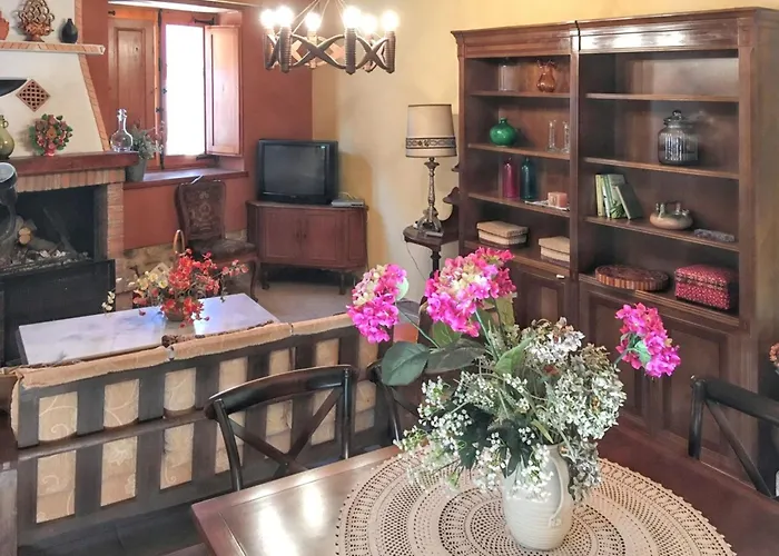 Cosy House In With Fenced Garden